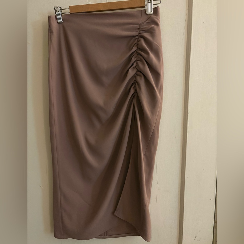 Babaton Mauve-Taupe Ruched Pencil Skirt with Front Slit - Picture 2 of 7